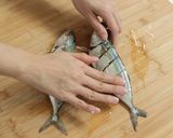 Foto langkah ke 1 dari resep Sambal Ikan Kembung Devina Hermawan.