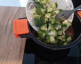 Foto del paso 2 de la receta: Sopa de brócoli y queso