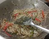 A picture of step 3 of Hakka noodles.