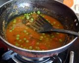 A picture of step 3 of Mushroom matar ki subji.