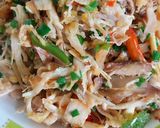 รูปขั้นตอนการทำที่ 2 ของ ไก่ฉีกผัดพริกเกลือ