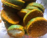 A picture of step 1 of Sponge gourd pakore.