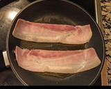 Foto del paso 5 de la receta: Huevo frito con bacon, arroz y tomate con hortalizas