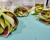 Foto del paso 3 de la receta: Rollos de calabacín con jamón y queso