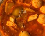 Foto langkah ke 5 dari resep Sundubu Kimchi Jjigae ala Itaewon Class (Korean Soft Tofu Stew).