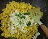 Foto langkah ke 3 dari resep Nasi Goreng Kunyit.