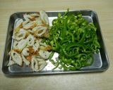 A picture of step 1 of Farmer's Recipe: Stir-Fried Bell Peppers and Fish Cake.