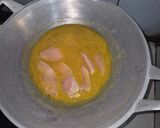 Foto langkah ke 2 dari resep Ayam Goreng Kremes.