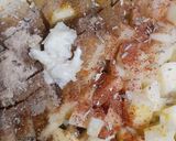 صورة لخطوة 2 من وصفة طاجن البطاطس بالسجق 🥔