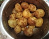 பேபி பொட்டட்டோ மசாலா(baby potato recipe in tamil) ரெசிபி ஸ்டேப் 2 புகைப்படம்