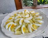 Foto del paso 2 de la receta: Ensalada de papa y huevo, simple y diferente