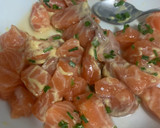 Foto del paso 1 de la receta: Tartar de salmón con mango fácil y cómodo