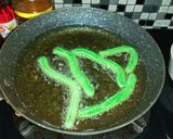 Foto langkah ke 4 dari resep Churros Pandan.