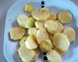 Foto del paso 2 de la receta: Pechuga de pollo con patatas al horno