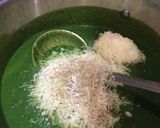 A picture of step 5 of Simple Green Soup- Courgette & Spinach.