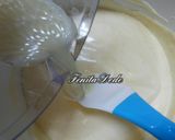 Foto langkah ke 5 dari resep Cupcake Lembut tanpa Emulsifier.