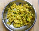 A picture of step 4 of Paneer aalu chur chur paratha.