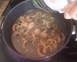 Foto del paso 2 de la receta: Ramen de cerdo y setas 🥣