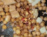 A picture of step 3 of Tarka Aloo Chaana Chaat 😋.