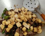 Foto langkah ke 7 dari resep Oseng Ati Ayam Tahu Cabe Ijo.