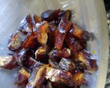 A picture of step 1 of Dates & dry fruits bars.