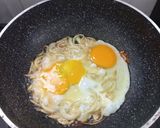 Foto langkah ke 2 dari resep Nasi Telur Ceplok.