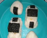 Foto langkah ke 4 dari resep Onigiri Praktis.