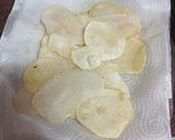 Foto del paso 9 de la receta: Solomillo adobado en mojo a la plancha con chips de verduras
