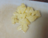 Foto del paso 3 de la receta: Ensalada mixta de col y cogollo con langostinos, palitos de cangrejo, piña y salsa rosa