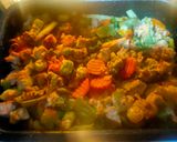 Foto del paso 4 de la receta Menestra especial con atún y gambas