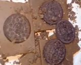 A picture of step 5 of Oreo slice brownie😋اوریو سلاٸس براٶنی 💝.