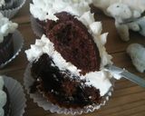 Foto langkah ke 9 dari resep Heavenly homemade chocolate cupcakes.