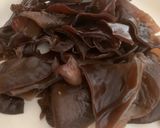 Foto langkah ke 2 dari resep Sop Kimlo Jamur Kuping.