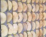 Foto del passaggio 2 della ricetta Rose di pasta sfoglia marmellata e mele