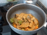 Seitan estufado com puré de batata