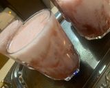 صورة لخطوة 2 من وصفة عصير الموز بالفراوله يسرسح😋🍓🍌