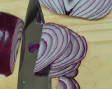 Foto del paso 2 de la receta: Cebolla morada encurtida 💜 solo dos ingredientes 💜
