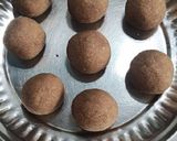 A picture of step 5 of Chocolate Coconut ladoo.