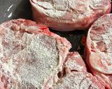 Foto del passaggio 1 della ricetta Risotto alla milanese con ossobuco