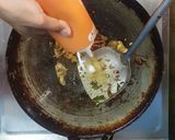 รูปขั้นตอนการทำที่ 7 ของ กะเพราไก่ ไข่ดาว ง่ายๆ