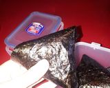 Foto langkah ke 5 dari resep Onigiri Tuna.