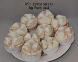 Foto langkah ke 4 dari resep Resep Bolu Kukus Mekar/Signature Tower Bolu Kukus Mekar.