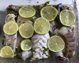 Une image de l'étape 3 de Gambas et dos de cabillaud marinés au gingembre et citron vert.