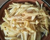 A picture of step 2 of Banana and potatoes chips.