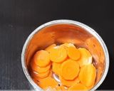 A picture of step 4 of Carrot Puree for 7+ Months Babies.