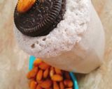 A picture of step 3 of Oreo and almond shake.