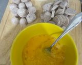 Foto langkah ke 2 dari resep Telur Dadar Sosis Kuah.