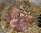 Gambar langkah 3 resipi Hati & Pedal Ayam Goreng Ketumbar.