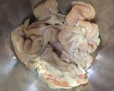 รูปขั้นตอนการทำที่ 1 ของ “หนังไก่ทอดใบมะกรูด”