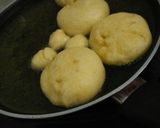 Foto langkah ke 9 dari resep Bomboloni Ubi Isi Strawberry.